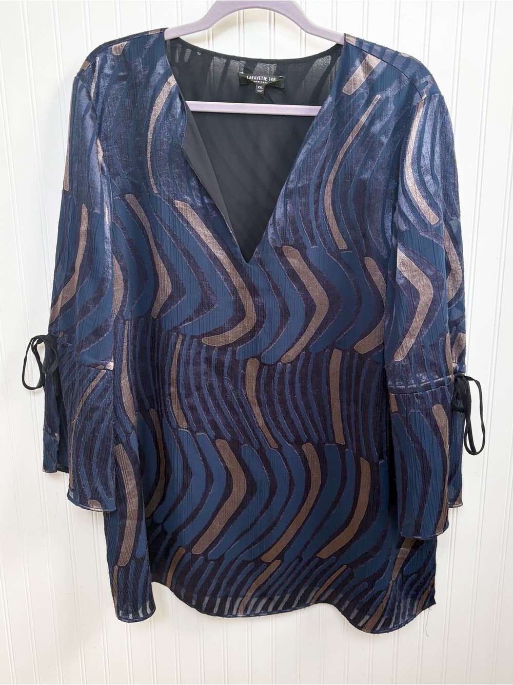 Lafayette 148 NY Women’s XXL Blue & Silver Velvet Burnout V-Neck Bell Sleeve Top